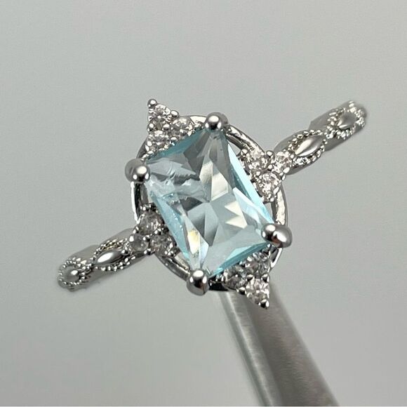 Beautiful Vintage Look Dainty Blue Aquamarine Diamond CZ Silver Plated Ring
